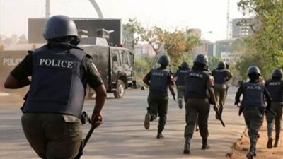 الشرطة النيجيرية تعلن تعبئة صفوفها لاستعادة السيطرة على الأماكن العامة