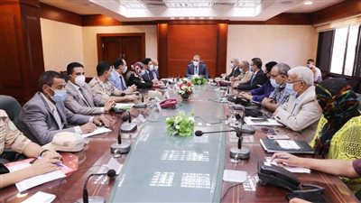 لليوم الثاني.. محافظ سوهاج يترأس غرفة عمليات متابعة سير الانتخابات
