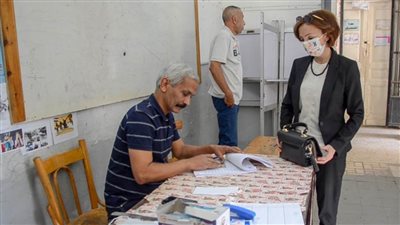 نائب محافظ الإسكندرية تدلي بصوتها فى انتخابات مجلس النواب  