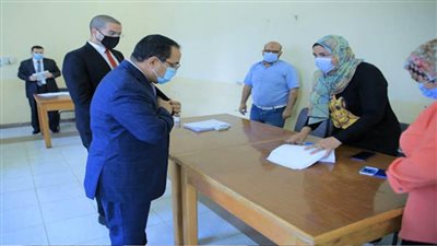 رئيس التنظيم والإدارة يدلي بصوته في انتخابات مجلس النواب