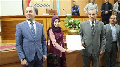  محافظ كفر الشيخ يشيد بالزهراء لايق لحصولها على المركز الأول 