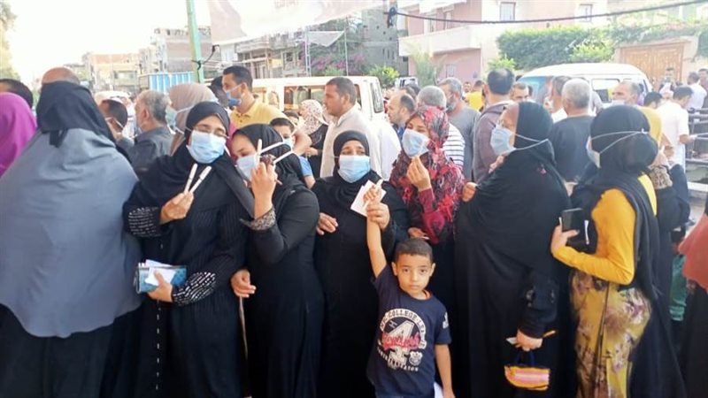 السيدات وكبار السن