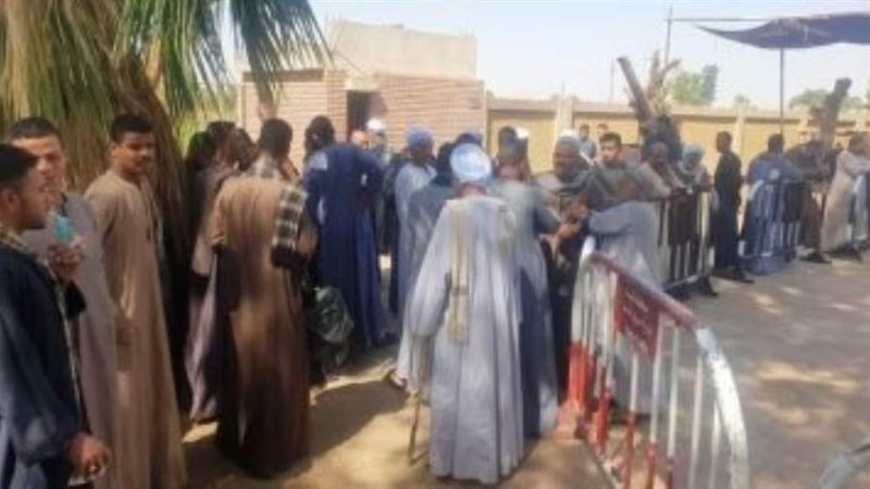 إقبال كثيف في اليوم