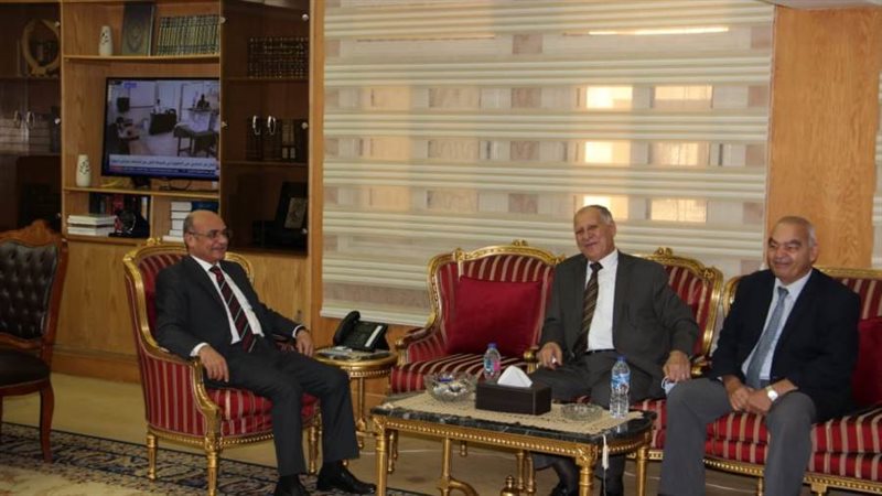 اثناء اللقاء