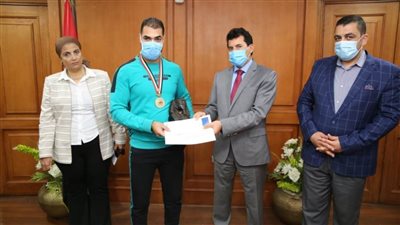 وزير الرياضة يُـكرم منتخب مصر لرفع الأثقال للمكفوفين