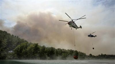 إخلاء 50 منزلا وتضرر هكتارين بحريق جنوبي تركيا