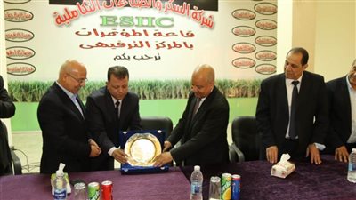  شركة السكر والصناعات التكاملية تكرم خالد عيش