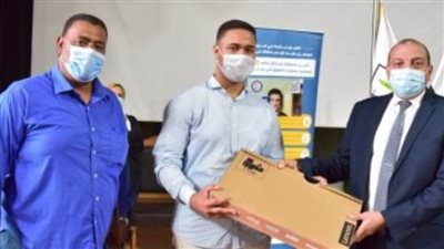 جامعة بني سويف تكرم الأول على الثانوية العامة