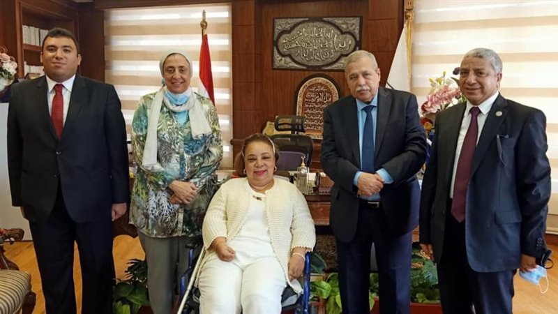 اثناء اللقاء