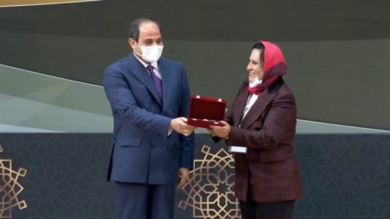 الرئيس السيسي أثناء