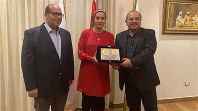 الأولمبية تكرم آية مدني لتجديد عضويتها بلجنة اللاعبين الأولمبيين