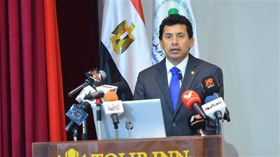 وزير الرياضة يتصل برئيس الكاف للاطمئنان على صحته عقب إصابته بكورونا