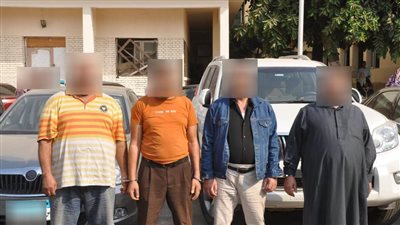 سقوط عصابة تتلاعب في أوراق السيارات المهربة جمركيا