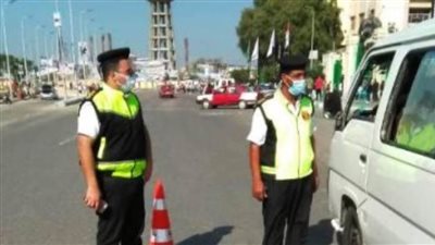 محافظ الشرقية.. تغريم 56 سائقا لعدم الالتزام بارتداء الكمامة الواقية