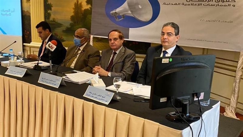 أثناء الندوة