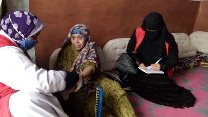 الكشف علي إحدي السيدات