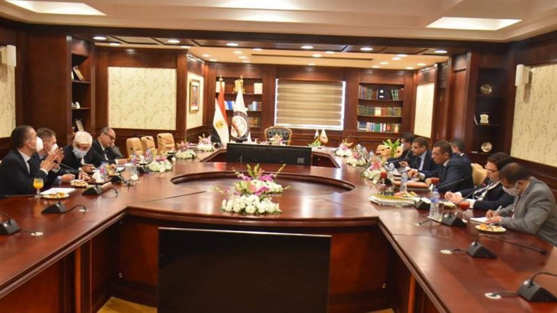 فريقا التحقيق المصري