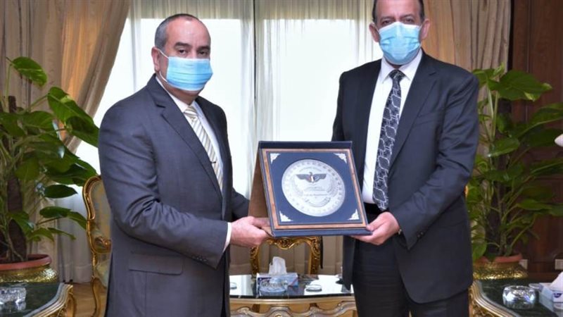 تسليم الدرع