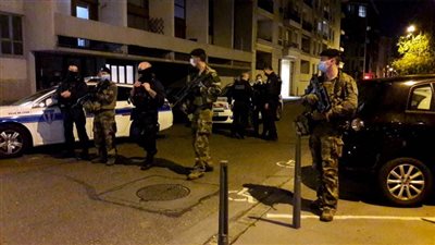 الشرطة الفرنسية: احتجاز مشتبه فيه على خلفية الهجوم على كاهن في ليون 