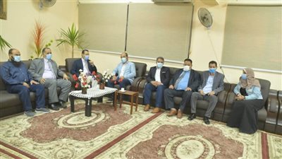 وفد من وزارة المالية يزور جامعة الوادي الجديد