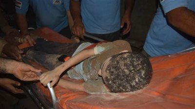 بالصور.. لحظة إنقاذ طفل من تحت أنقاض منزل منهار في سوهاج