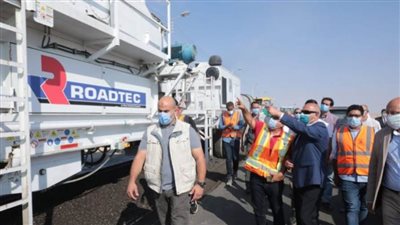 وزير النقل يتفقد اللمسات النهائية لمحور قوص على النيل بقنا