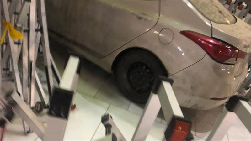 السيارة أثناء اصطدامها