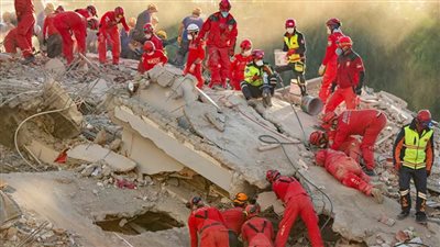 ارتفاع عدد ضحايا زلزال إزمير غربي تركيا إلى 98 قتيلا