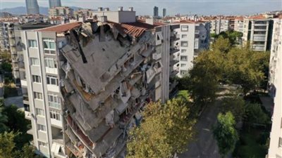 ارتفاع حصيلة ضحايا زلزال إزمير في تركيا إلى 102 قتيل