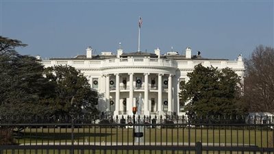 السلطات الأمريكية تضع سياجًا مرتفعًا حول البيت الأبيض
