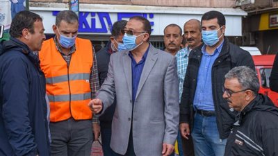 محافظ الإسكندرية يتفقد الشوارع للوقوف على موقف تراكمات المياه