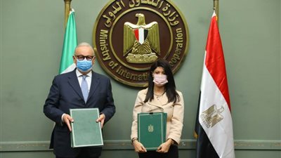 وزيرة التعاون الدولي توقع اتفاقيتين مع إيطاليا