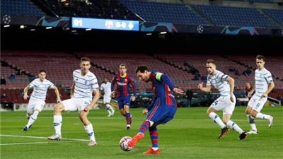 برشلونة يفوز على دينامو كييف بثنائية