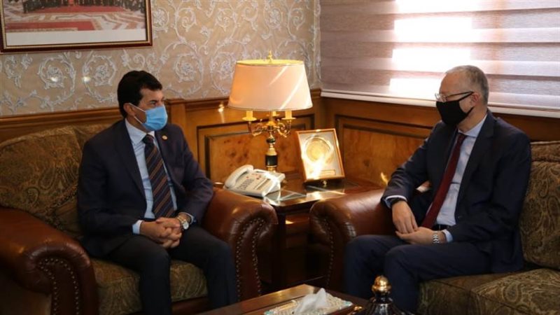 وزير الرياضة يستقبل