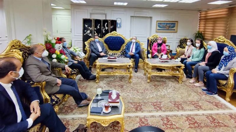 محافظ البحيرة يستقبل