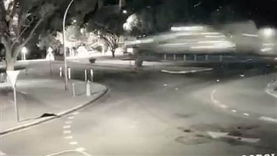 سيارة تطير في الهواء 100 قدم وتصطدم بكنيسة  (فيديو)