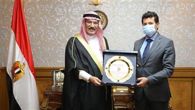وزير الشباب والرياضة يلتقي رئيس مجلس القبائل والعائلات المصرية