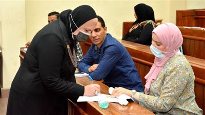 وزيرة التجارة تدلى بصوتها بانتخابات مجلس النواب بكلية الفنون الجميلة