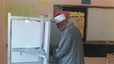وكيل الأزهر يدلي بصوته في انتخابات النواب.. ويدعو المواطنين للمشاركة