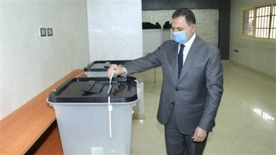 وزير الداخلية يدلي بصوته في انتخابات النواب