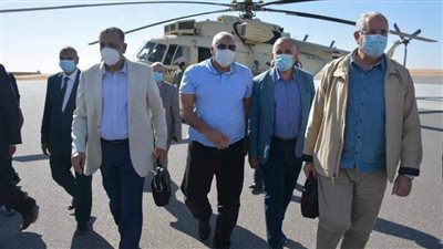 محافظ الوادي الجديد يستقبل وزيري الزراعة والري في زيارة لمدينة الداخلة