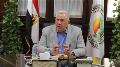 وزيرا الزراعة والري يتفقدان 16 صوبة بالداخلة ويوجهان بدعم مشروعاتها