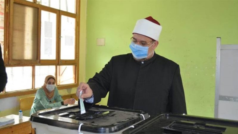 وزير الاوقاف أثناء