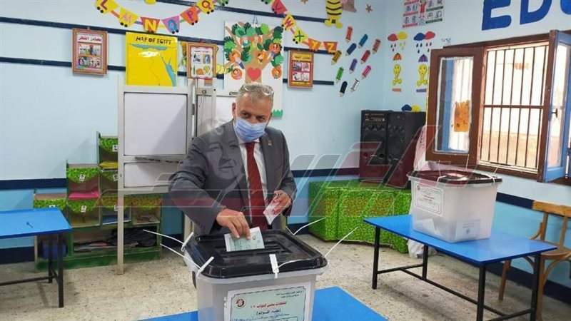 مجاهد يدلي بصوته