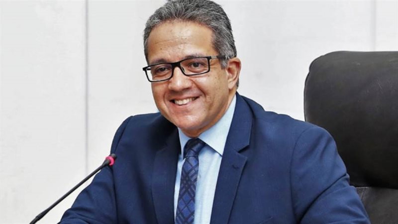 وزير الآثار