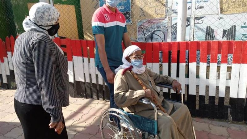 كبار السن يشاركون