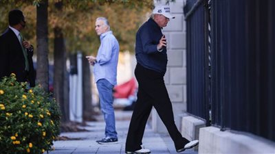 دونالد ترامب يعود إلى البيت الأبيض عقب إعلان فوز بايدن بالانتخابات 