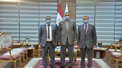 الدسوقي يستقبل رئيس جامعة قناة السويس