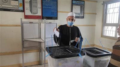 وكيل أوقاف الشرقية يدلي بصوته في انتخابات النواب