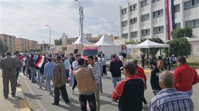  إقبال كثيف بانتخابات النواب في مدرسة سيزا النبراوى بالتجمع الخامس 